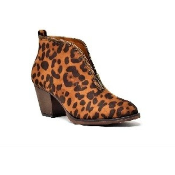 (ONE LEFT) Leopard Print Zipper Embellished Bootie - Picture 4 of 5